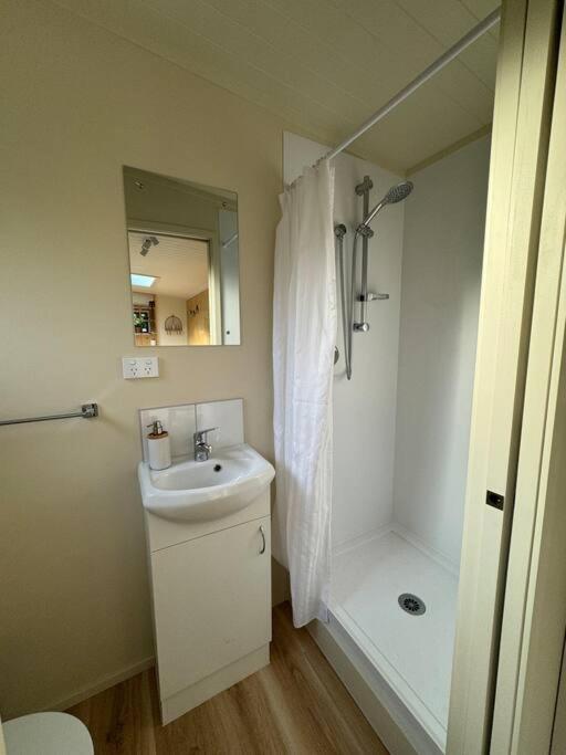 Alpine Tiny Apartment Queenstown Bagian luar foto